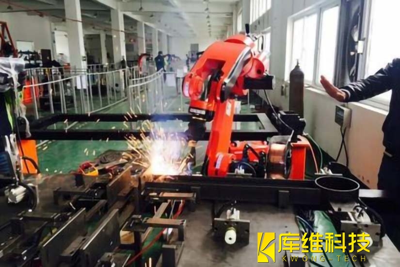 焊接<a href='http://www.jggj5.cn' target='_blank'><u>機器人工作站</u></a>